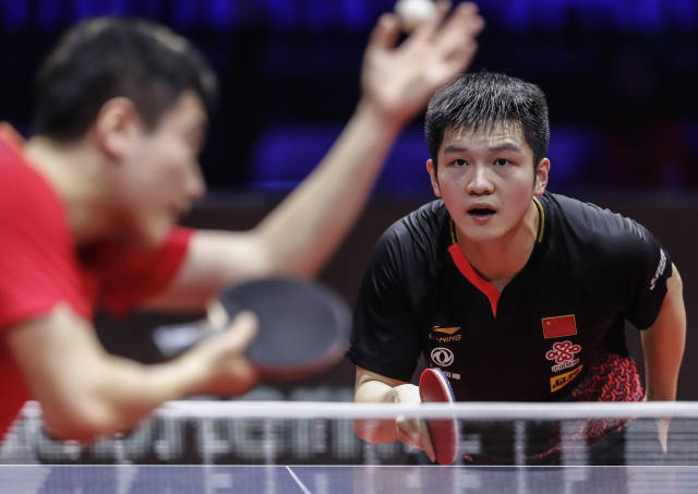 凭借其巨大 凭借其巨大