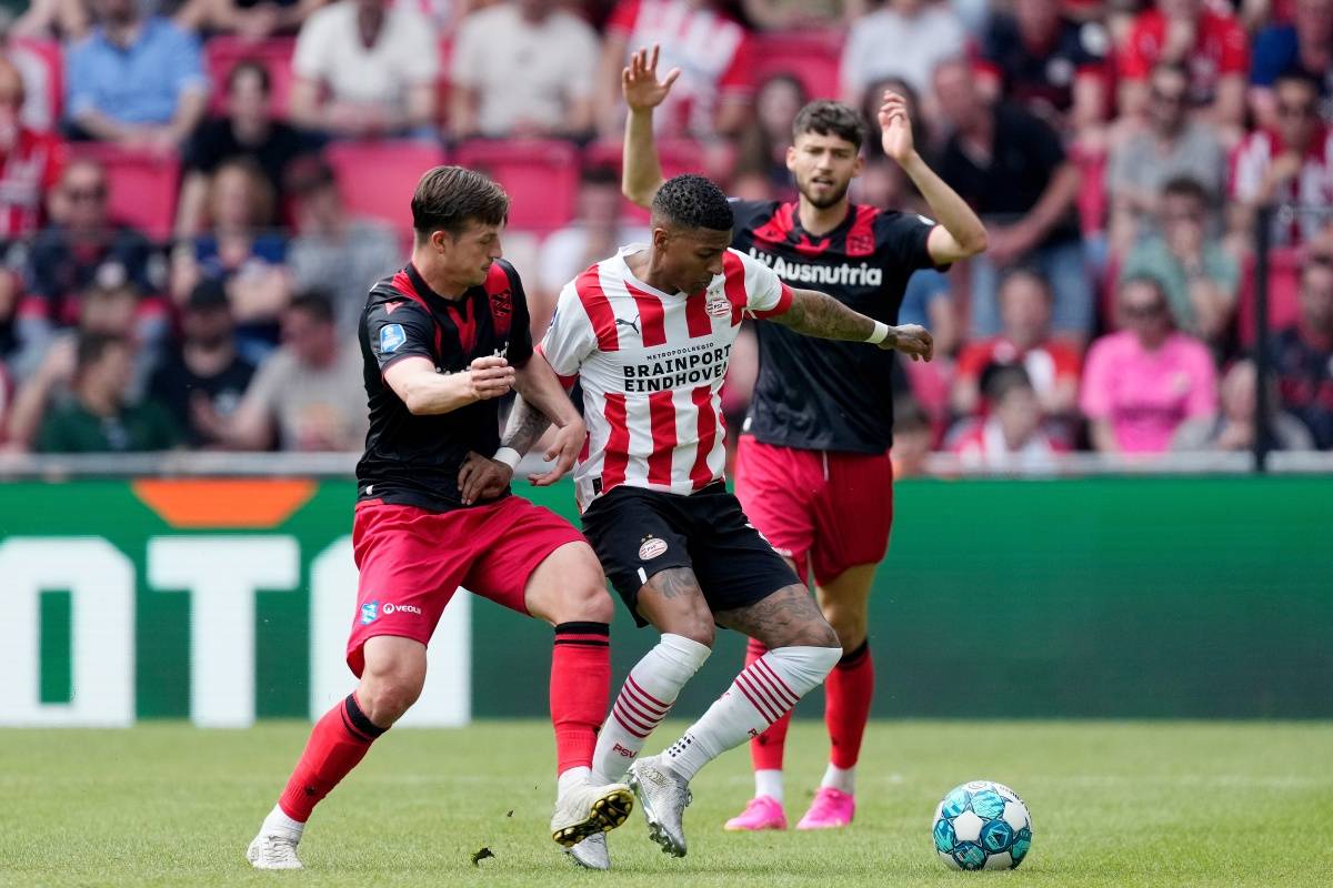 两粒进球并 两粒进球并